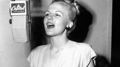 Peggy Lee: Das Leben und Vermächtnis einer wegweisenden Jazzsängerin