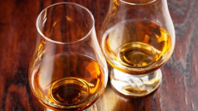 Geld verdienen mit „flüssigem Gold“: Investieren in Whisky