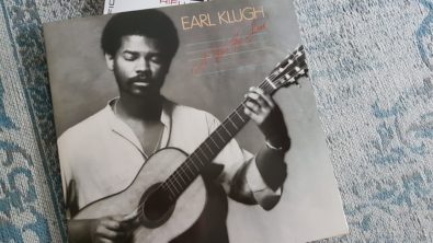 Traum-Vinyl zum Chillen -A time for Love- von Earl Klugh – einer der ganz großen Jazz Gitarren Virtuose